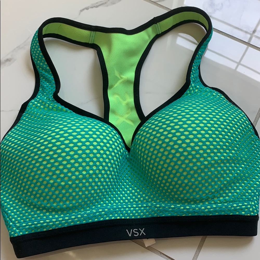 BARELY WORN Victoria’s Secret VSX 32D sports bra.